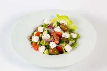 Salade Méditerannéene fraiche au chèvre